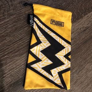 NWOT 💛🖤Fuse glasses case